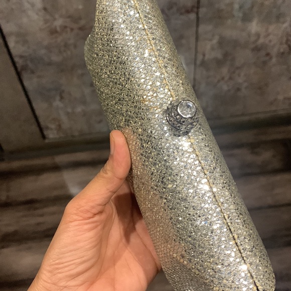 Shimmery silver Designer clutch - Picture 5 of 7